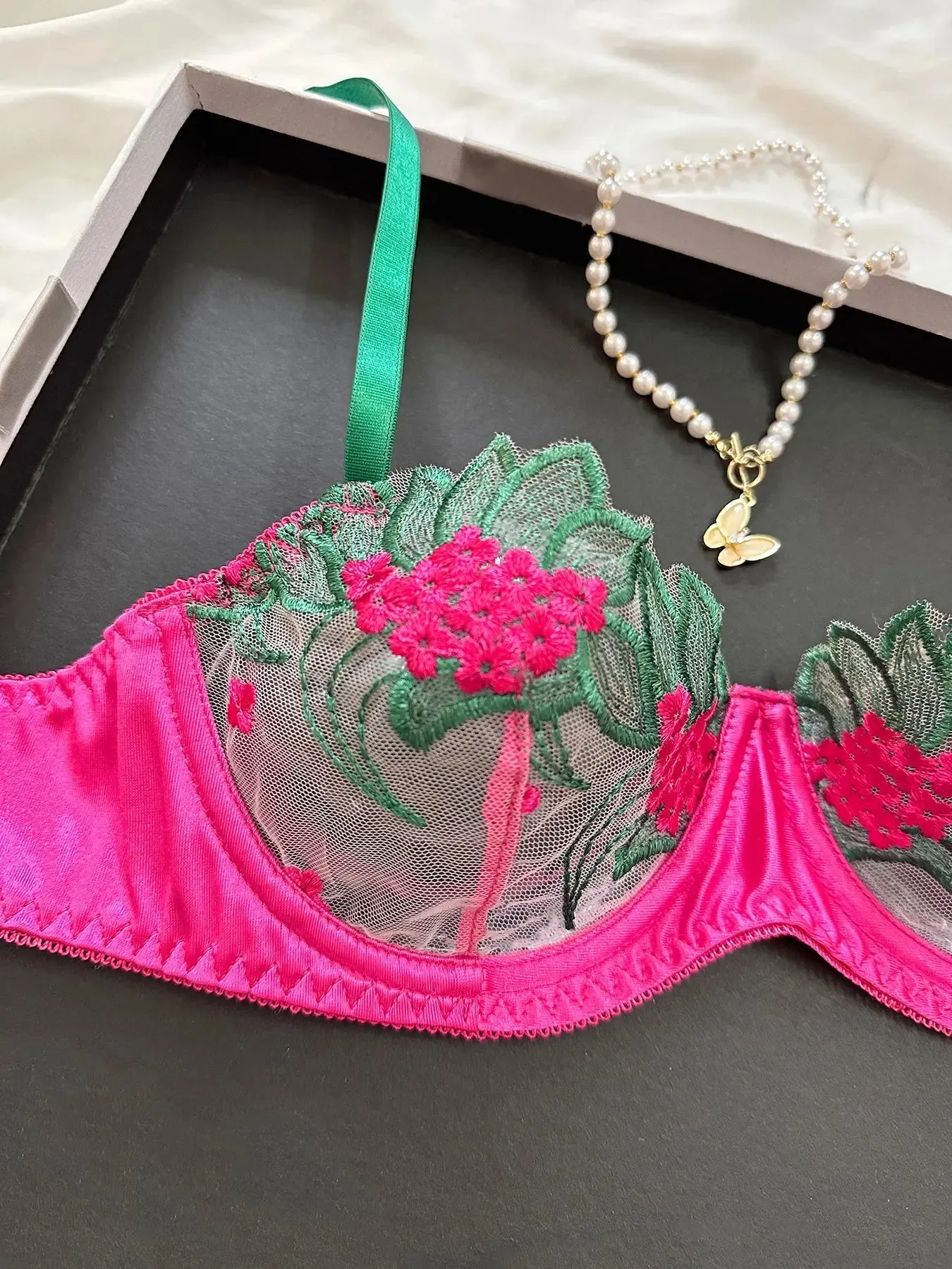 Fancy Luxurious Floral Lace Lingerie Set