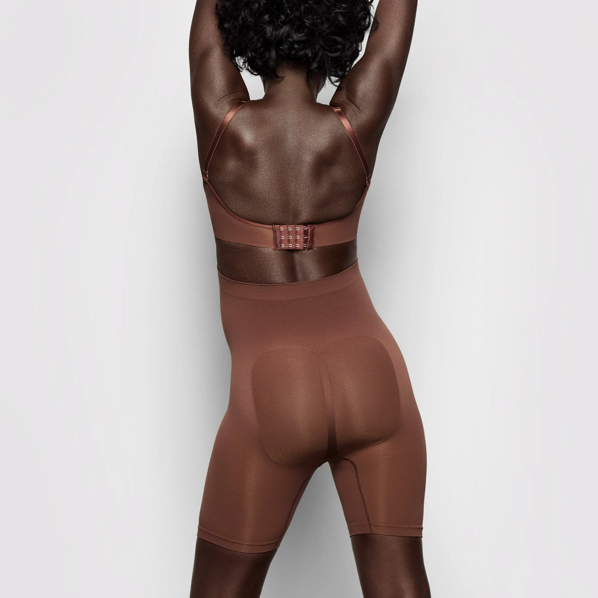 MATERNITY SCULPTING SHORT MID THIGH | COCOA