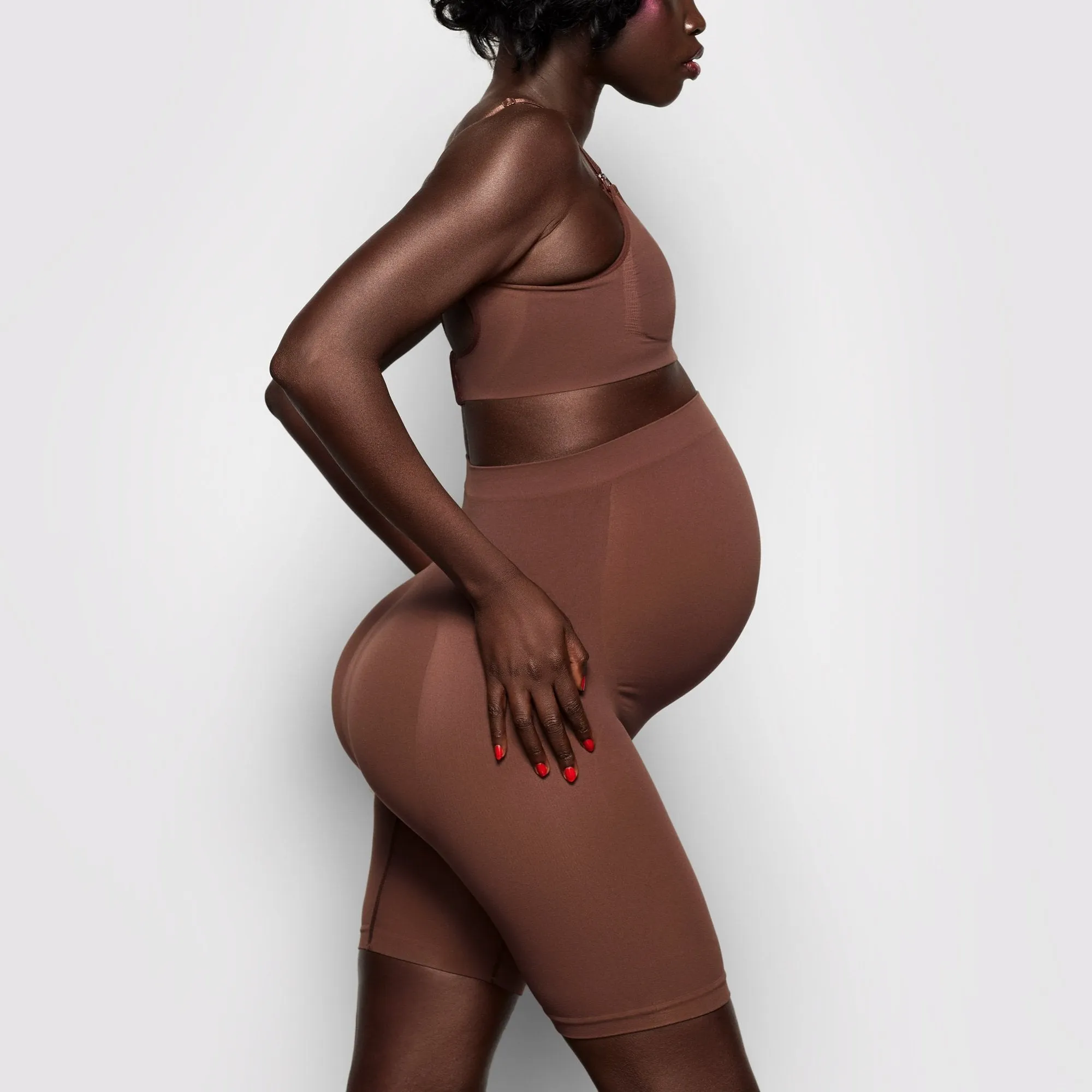 MATERNITY SCULPTING SHORT MID THIGH | COCOA