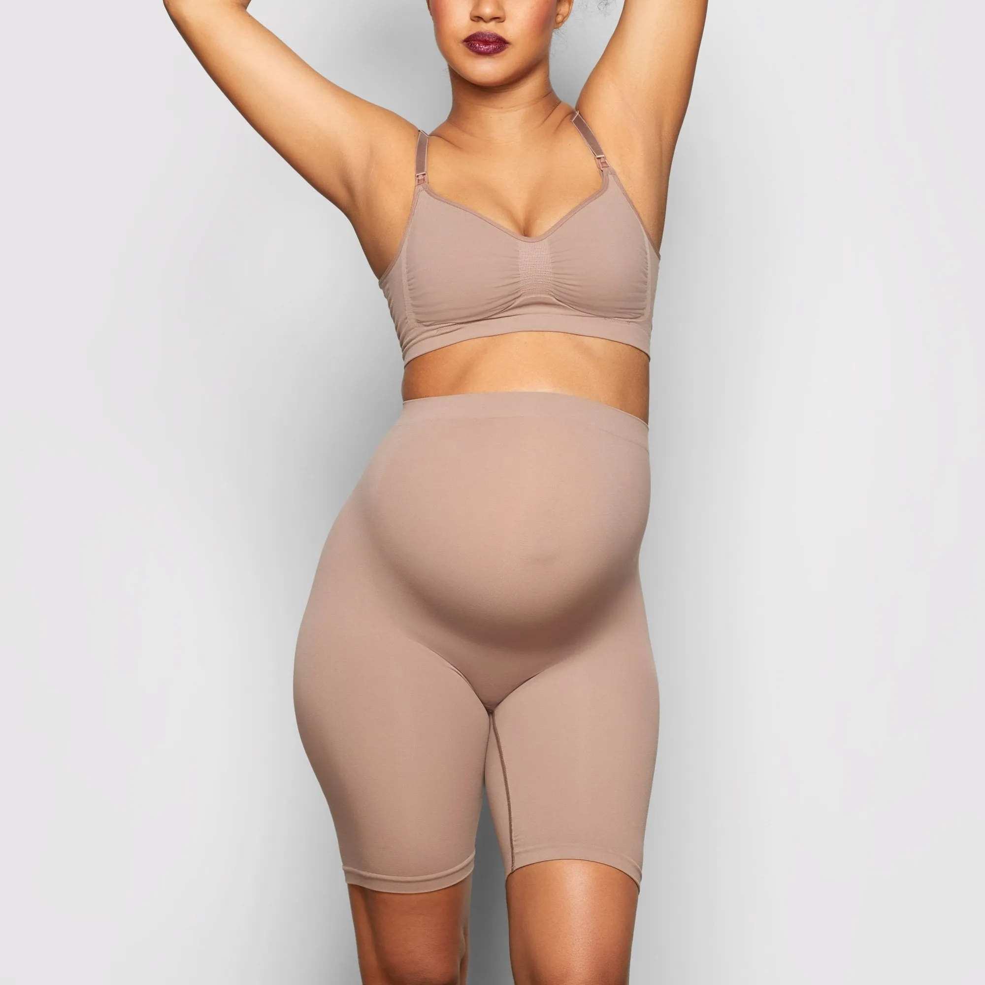 MATERNITY SCULPTING SHORT MID THIGH | UMBER