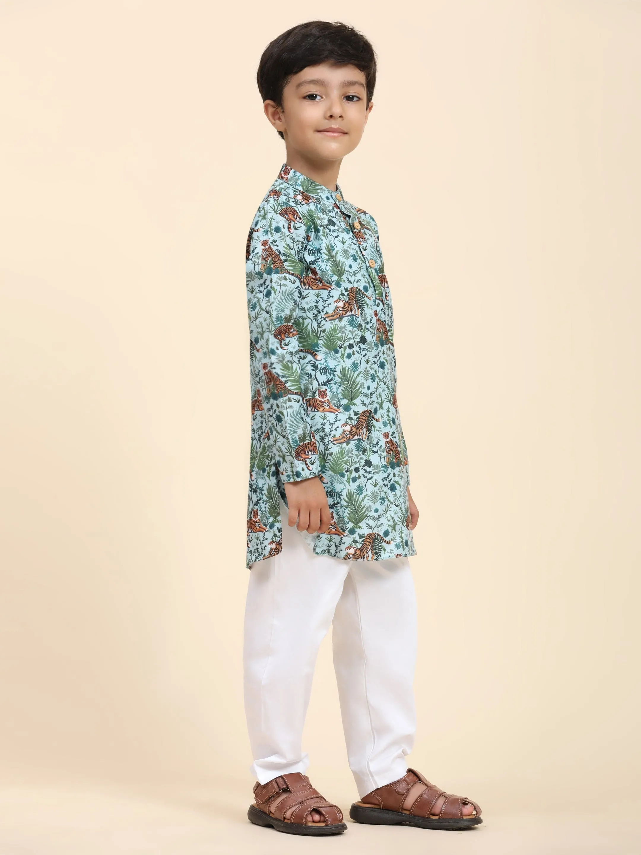 Tiger Print Vestiario's Blend Linen Kurta Pajama Set